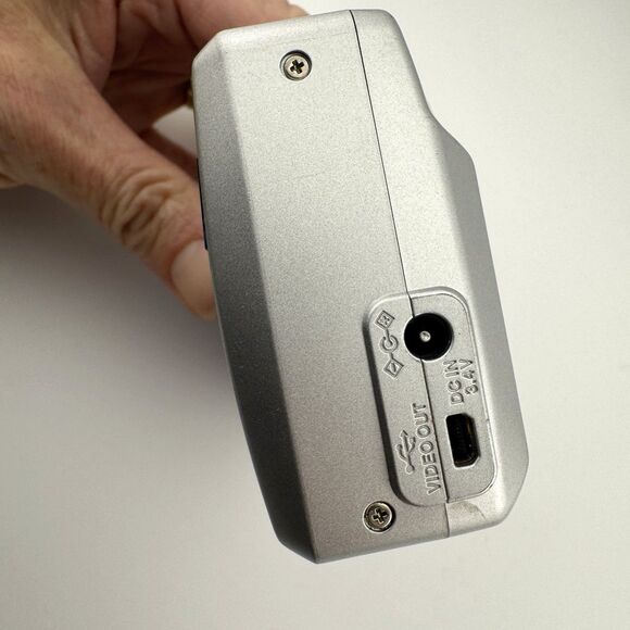 Minolta Konica DiMAGE E323 3.2 MP Digital Camera - Silver NOT TESTED - Picture 3 of 8